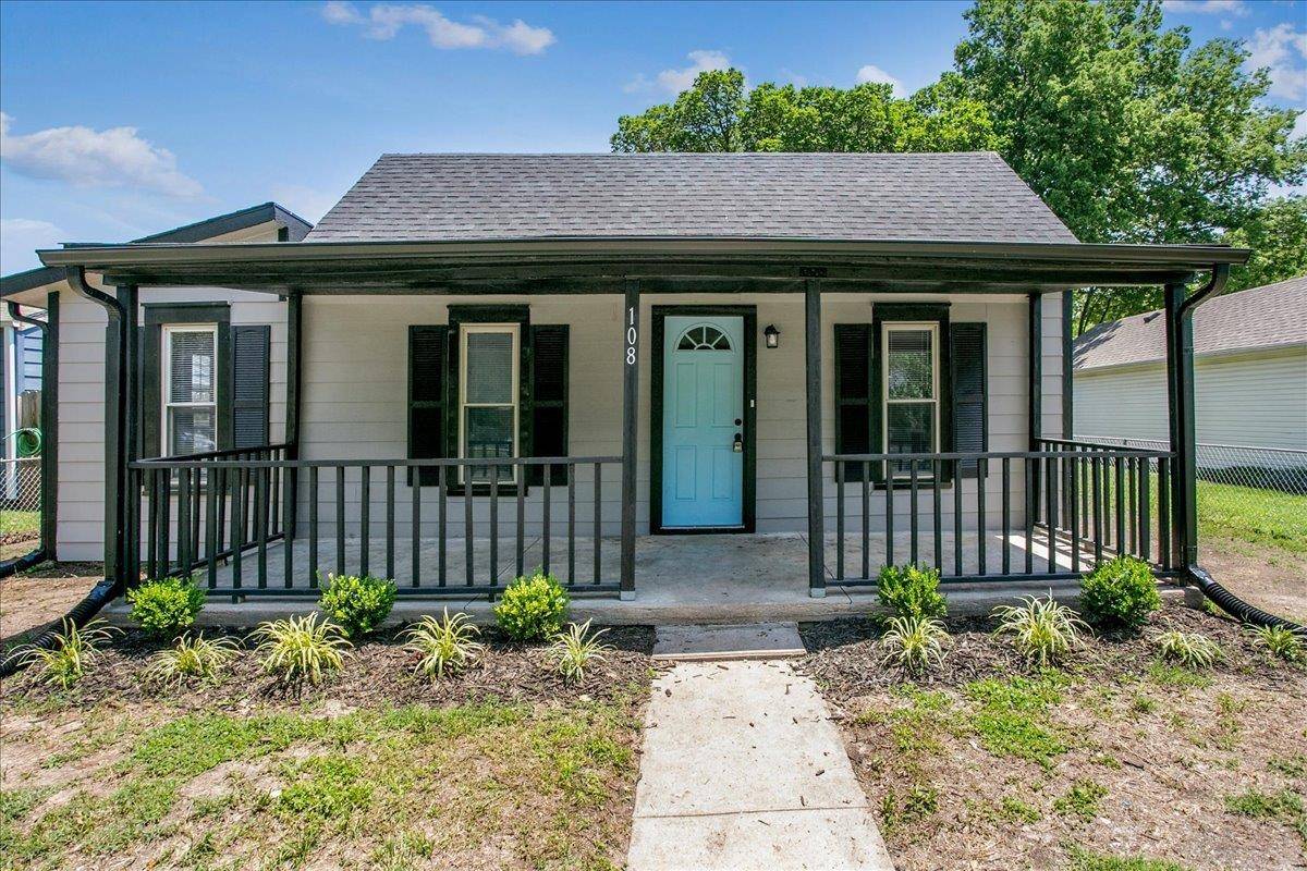 108 S Chestnut St, Douglass, KS 67039