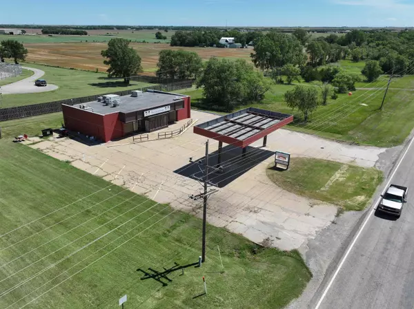 215 W 15th St, Ellsworth, KS 67439