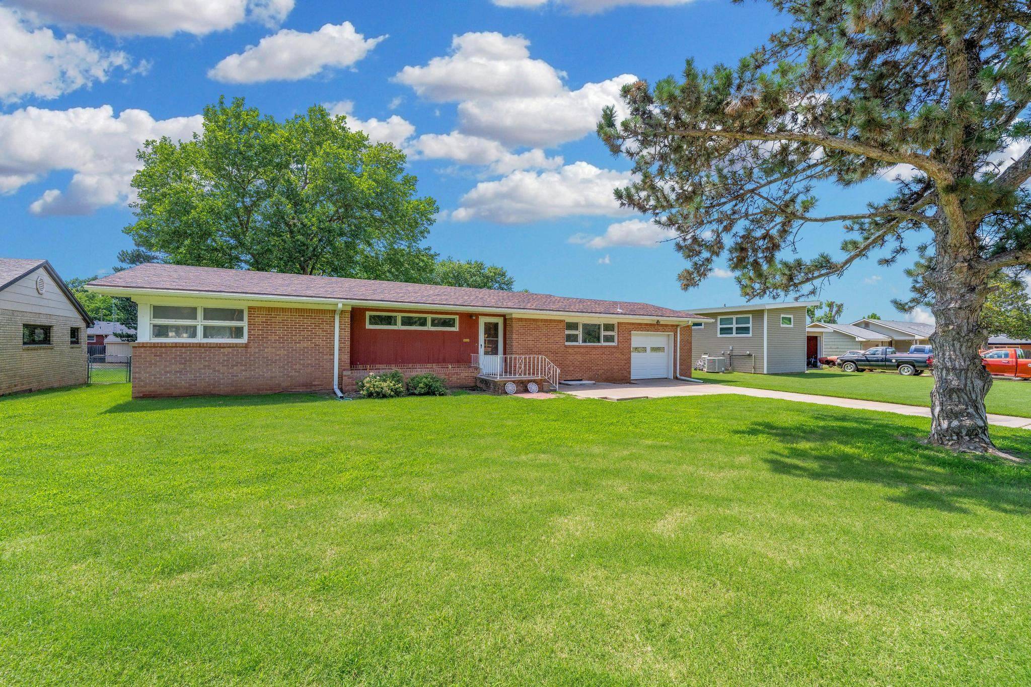 Anthony, KS 67003,606 N Kansas Ave