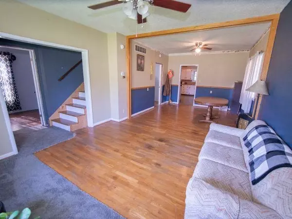 Hillsboro, KS 67063,409 W Grand Ave