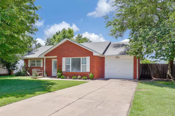 305 Valleyview Ct, Andover, KS 67002