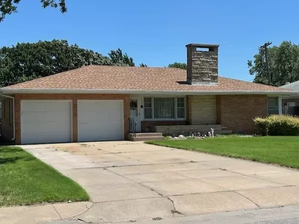 1909 Highland Ave, Salina, KS 67401