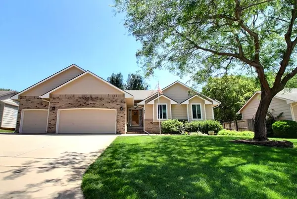 841 E Cedarbrook Rd, Derby, KS 67037