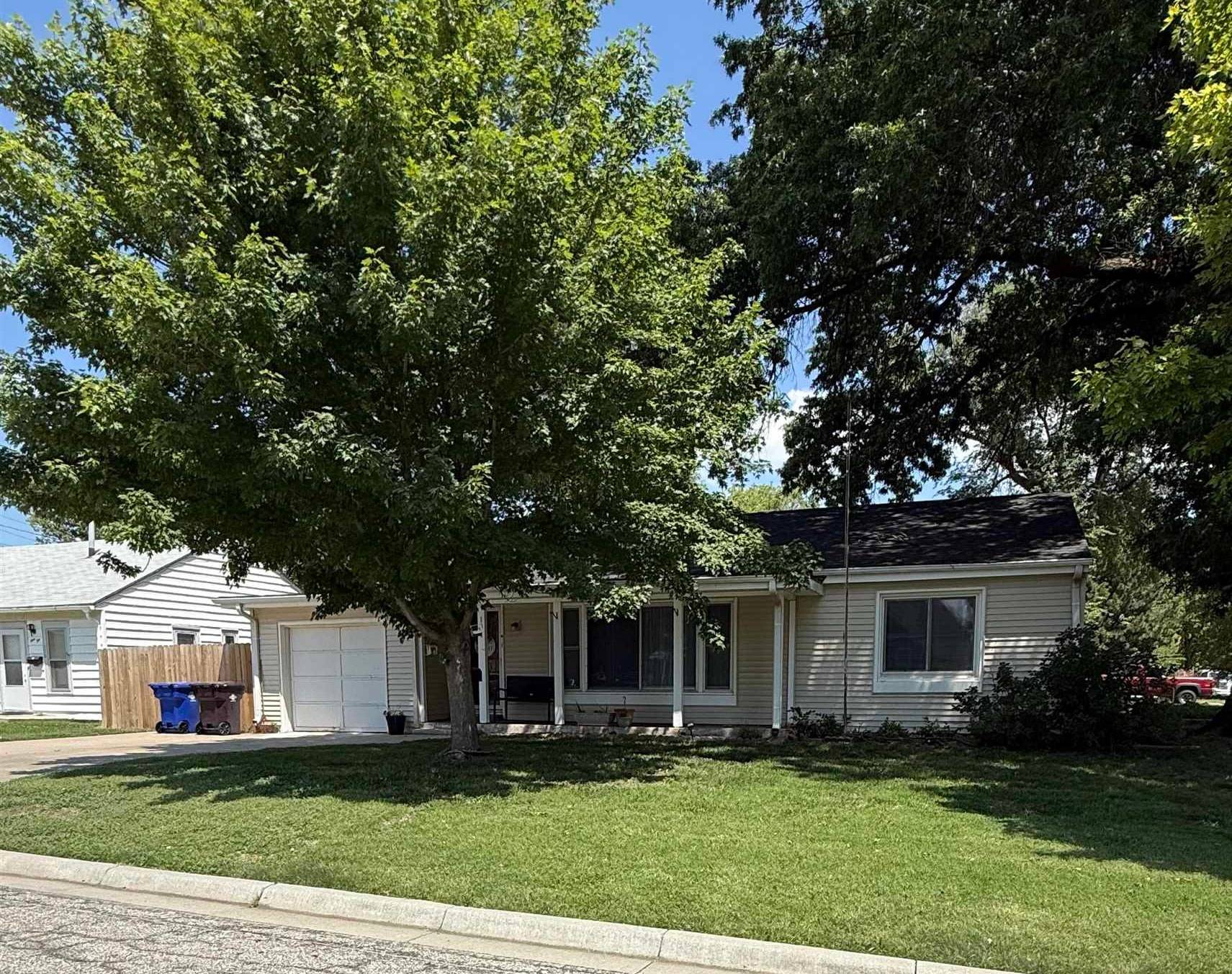 104 W Avenue C, Mcpherson, KS 67460