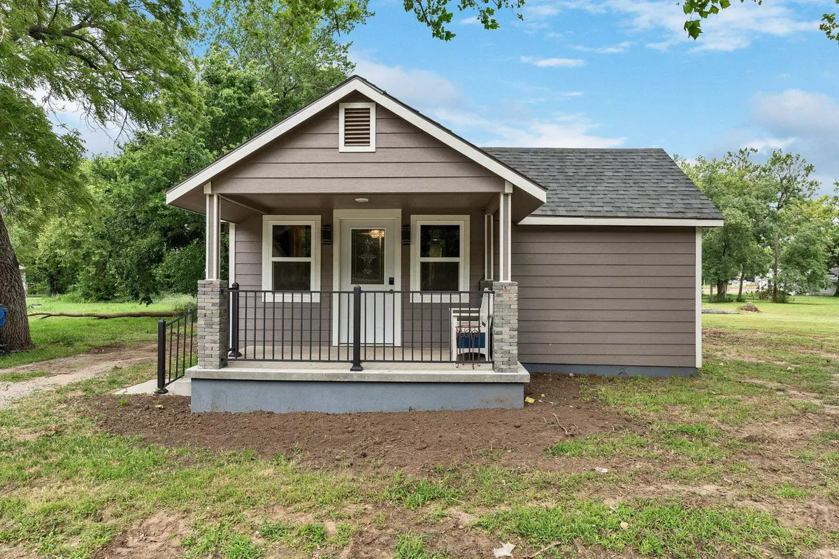 Belle Plaine, KS 67013,723 N Line St