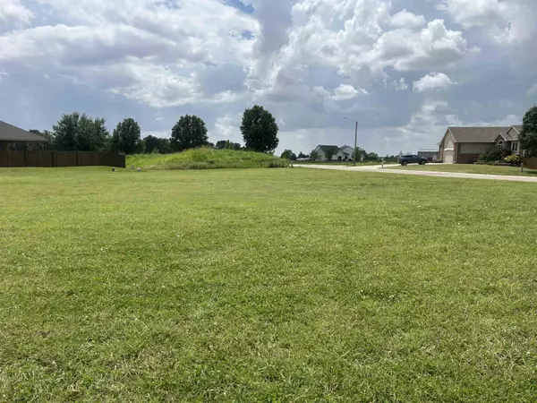 1110 Myles Dr, Wellington, KS 67152