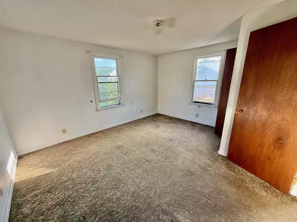 Wellington, KS 67152,910 W College St