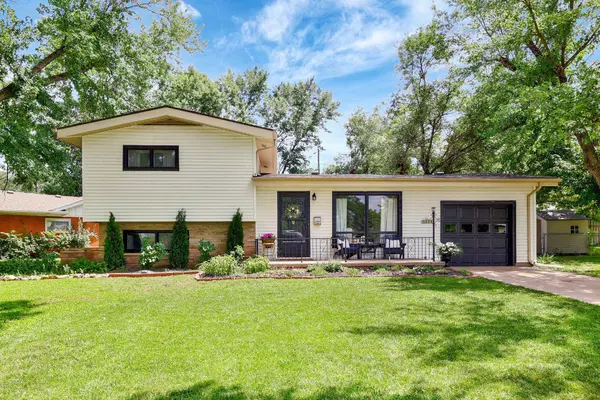 1359 N El Paso Dr, Derby, KS 67037