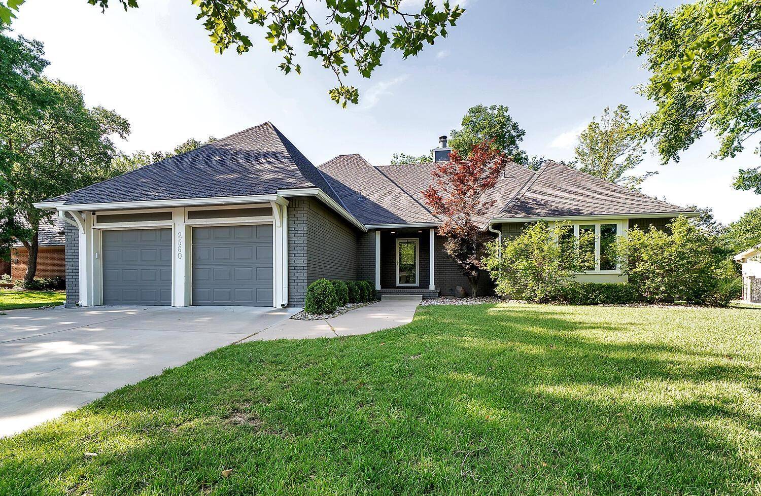 2560 N Greenleaf Ct, Wichita, KS 67226