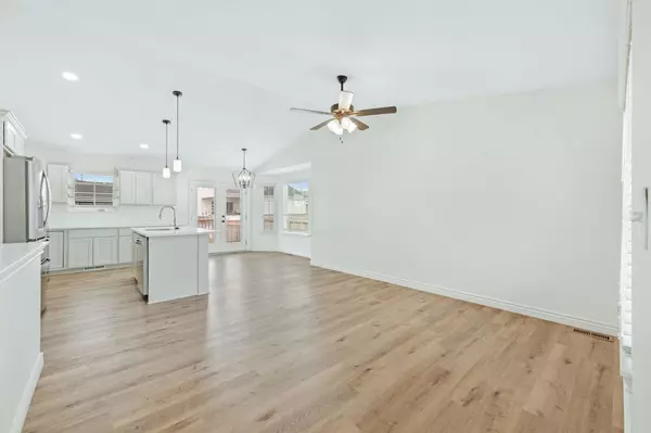 Andover, KS 67002,718 E Hedgewood