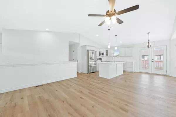 Andover, KS 67002,718 E Hedgewood