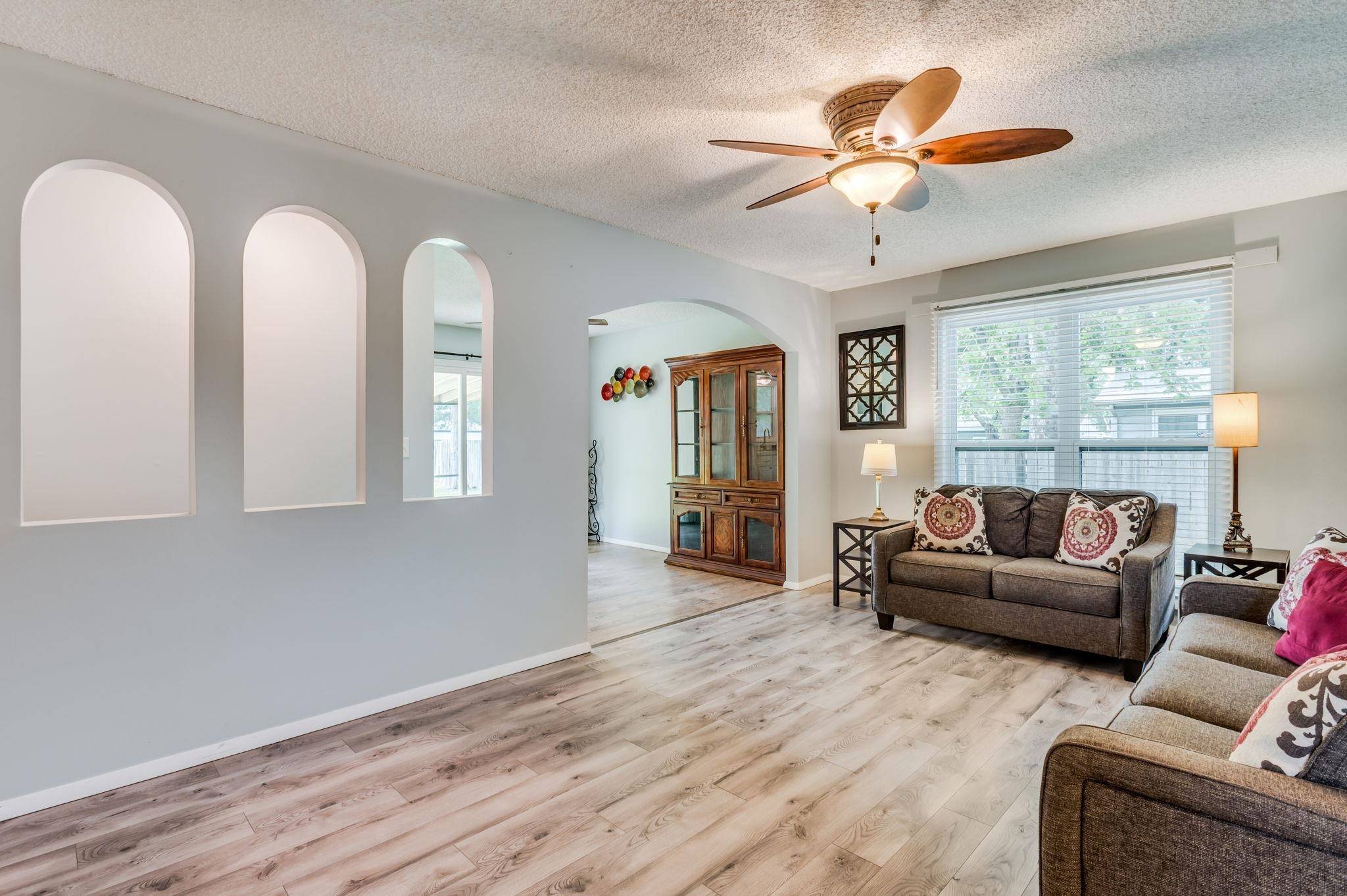 Haysville, KS 67060,327 N James Ave