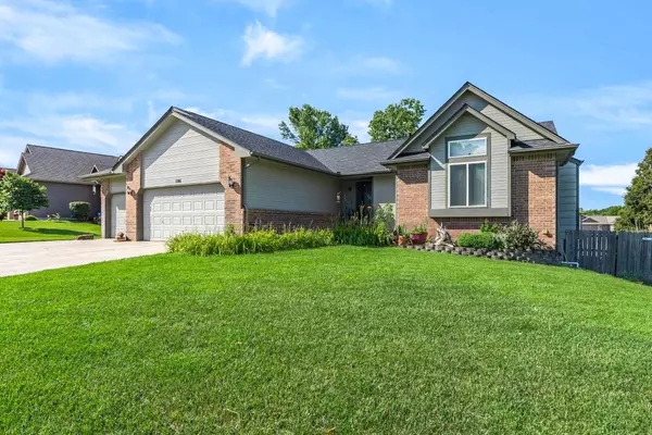 1101 E Rushwood Dr, Derby, KS 67037