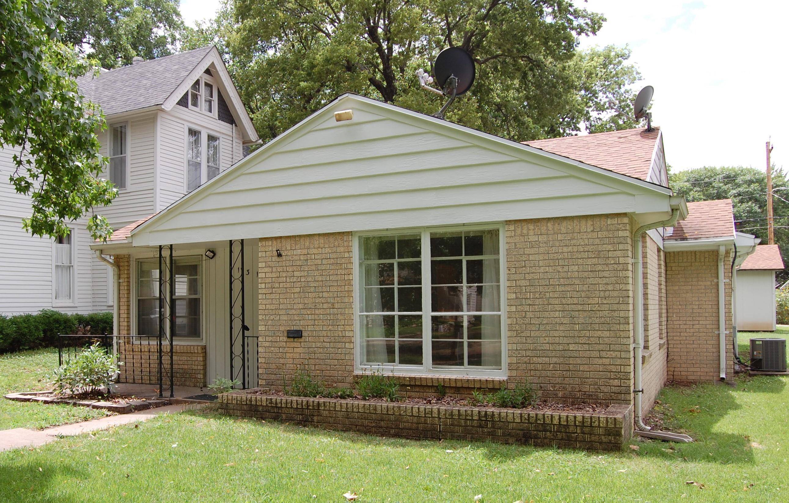 1311 Loomis St, Winfield, KS 67156