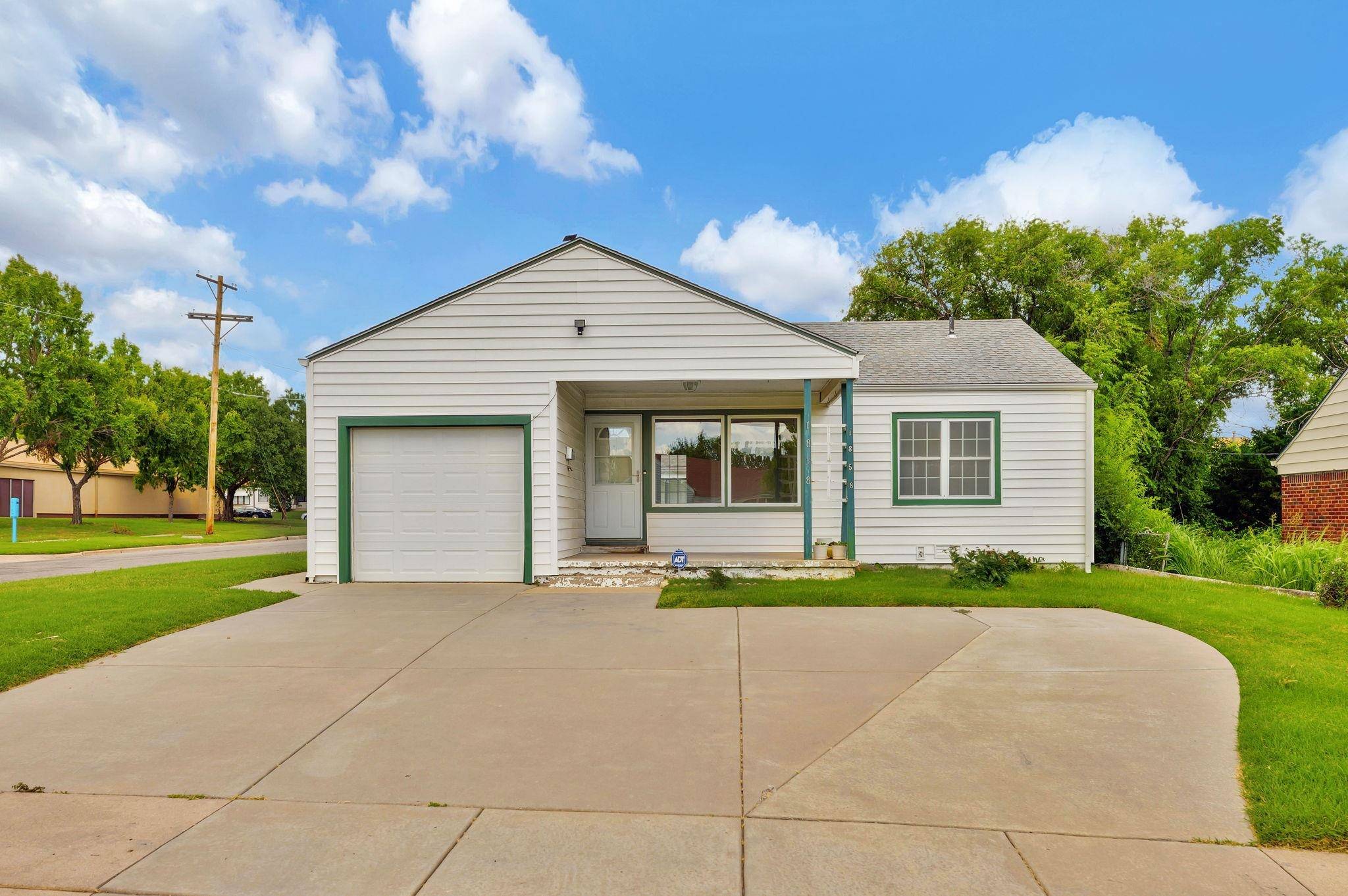 1858 N Estelle Ave, Wichita, KS 67214-2232