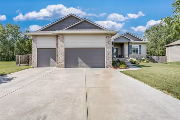 118 E Timber Creek St, Haysville, KS 67060