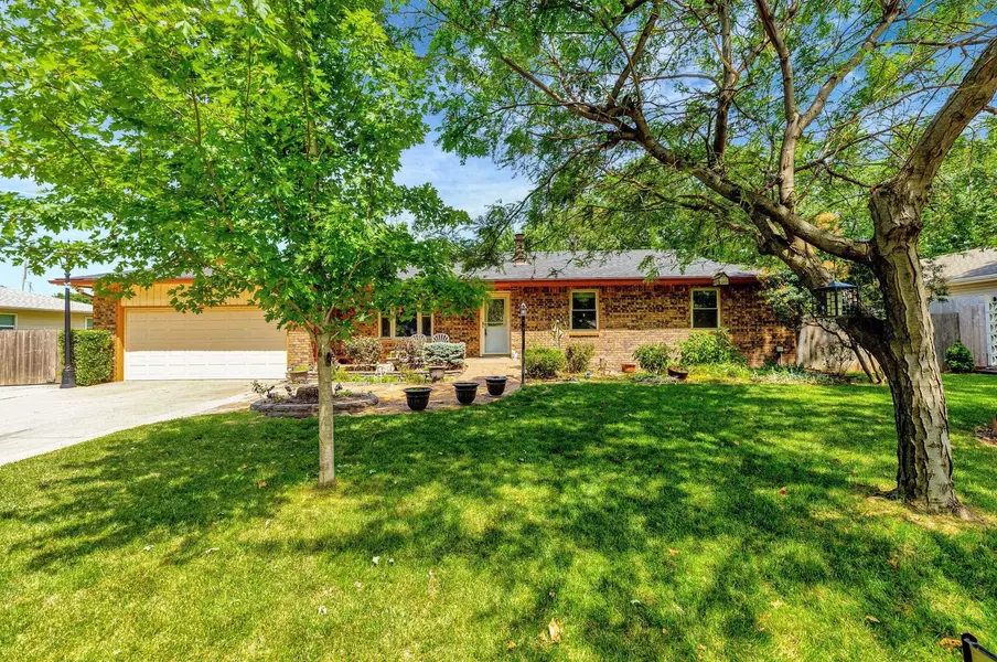 718 S Atherton St, Maize, KS 67101