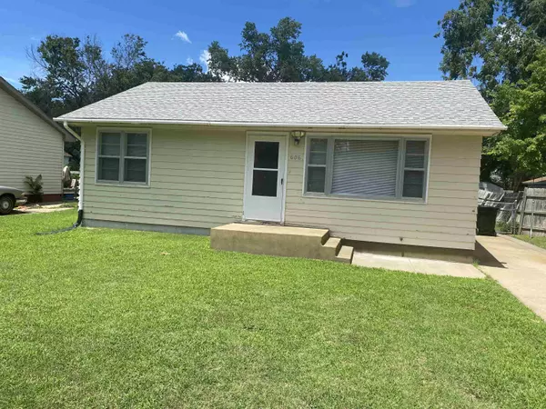 606 Garden Ave, Salina, KS 67401
