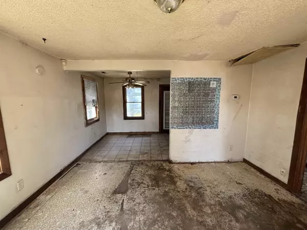 Wichita, KS 67211,1705 S Laura Ave