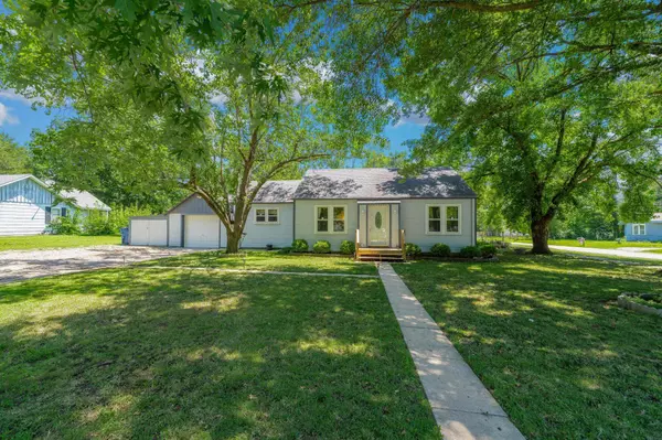 320 S Illinois St, Eureka, KS 67045
