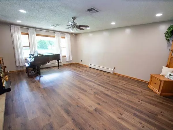 Hillsboro, KS 67063,202 S Wilson St