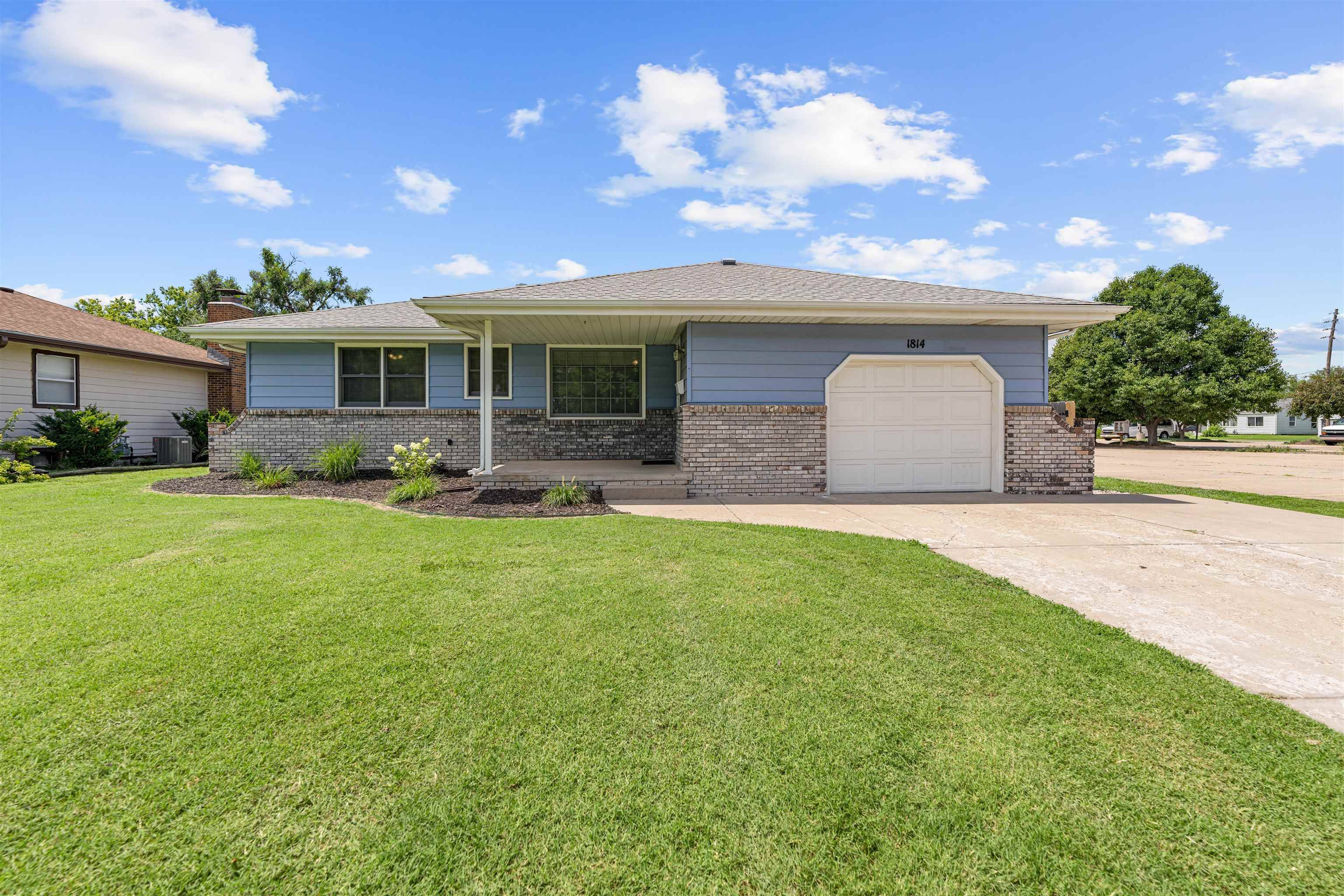 1814 Roach St, Salina, KS 67401