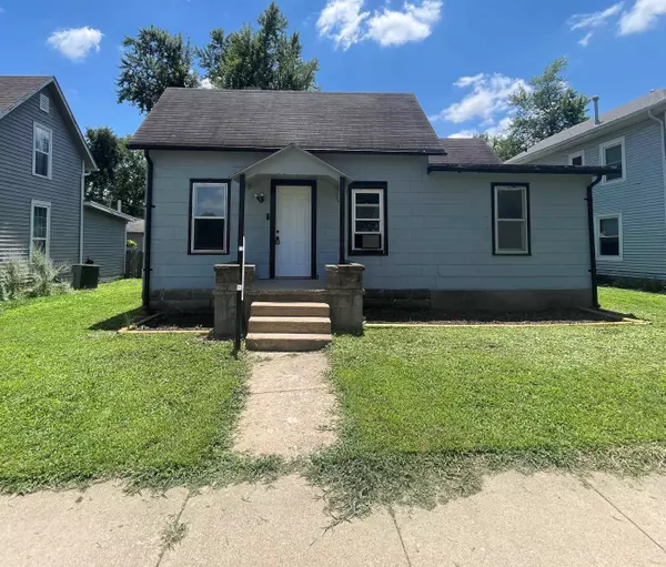 317 W 10th Ave, Winfield, KS 67156