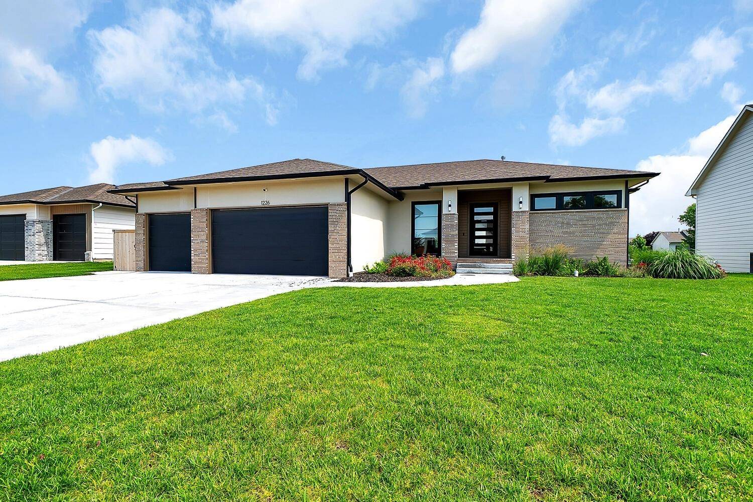 1226 W Lakeway Ct, Andover, KS 67002