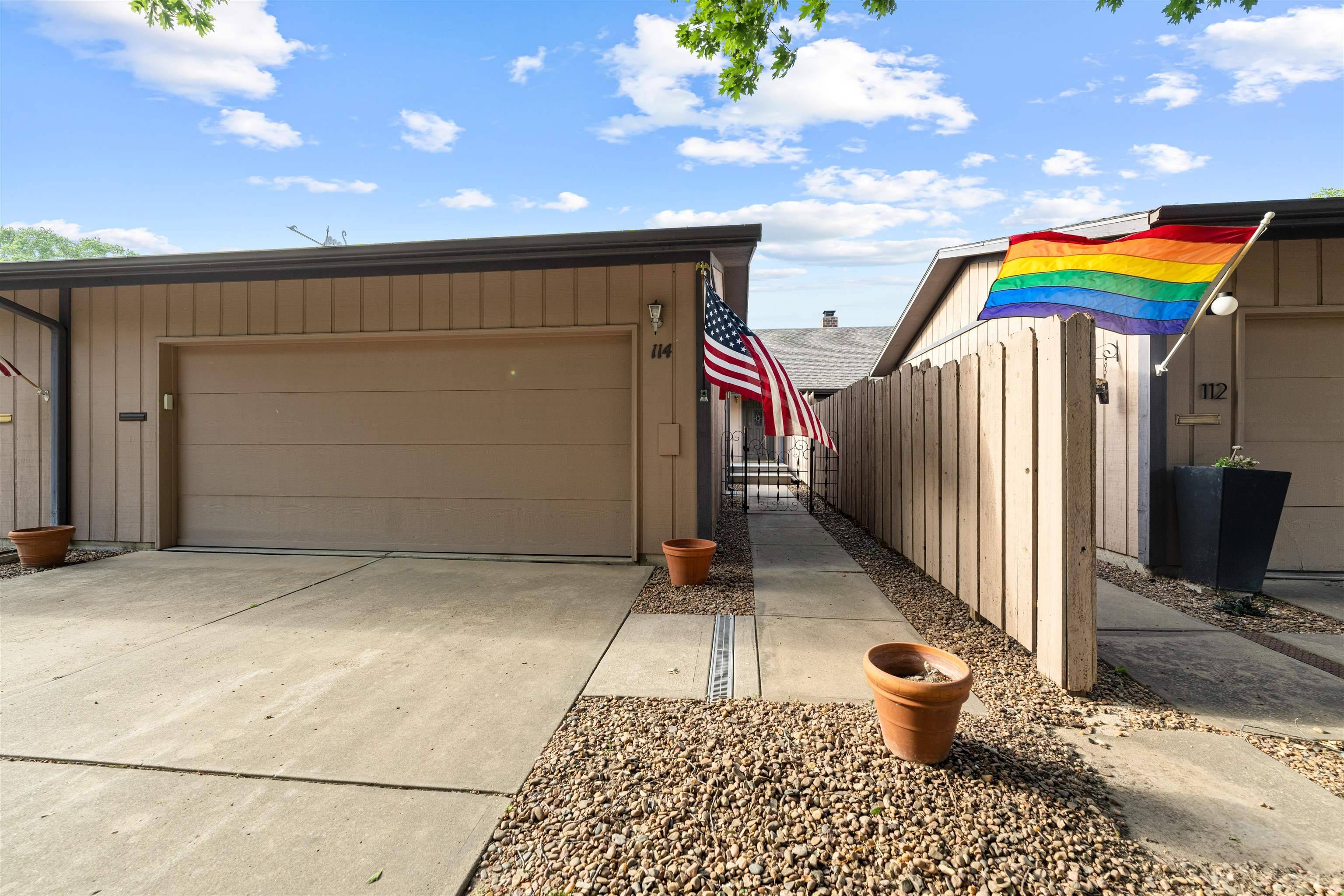 114 W Green St, Lindsborg, KS 67456