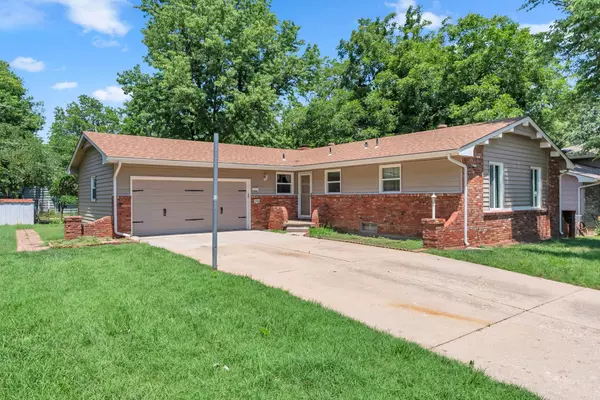 1006 E Bodine Dr, Derby, KS 67037