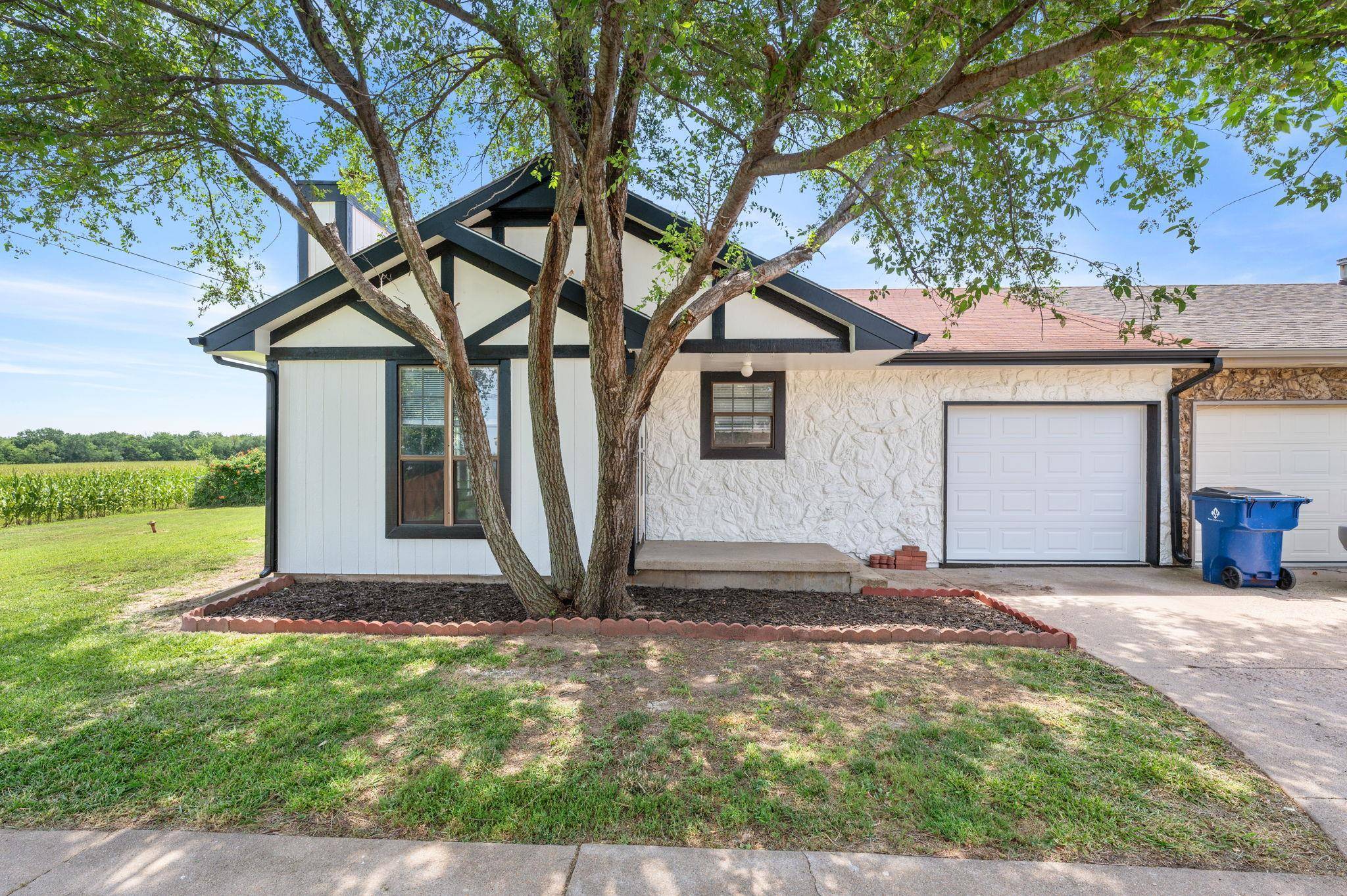 506 Plum Blue Cir, Benton, KS 67017