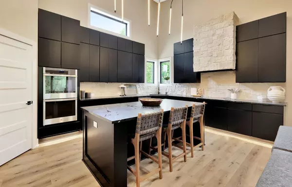 Wichita, KS 67209,9109 W Douglas