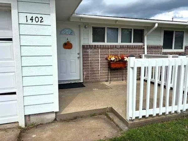 1402 Glenshire St, Salina, KS 67401