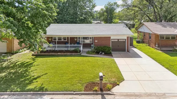 1227 N Derby Ave, Derby, KS 67037