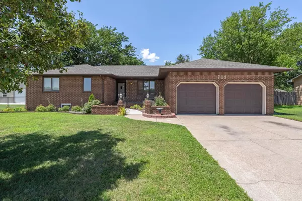 719 N Easy St, Goddard, KS 67052
