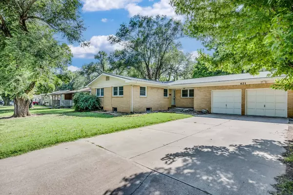 Derby, KS 67037,621 S Woodlawn Blvd