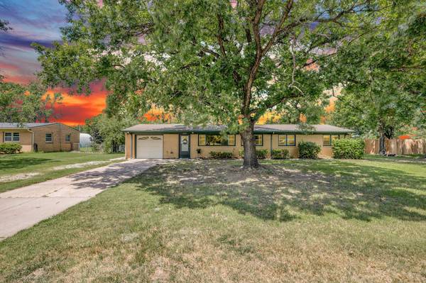 1500 W 33rd St N, Wichita, KS 67204