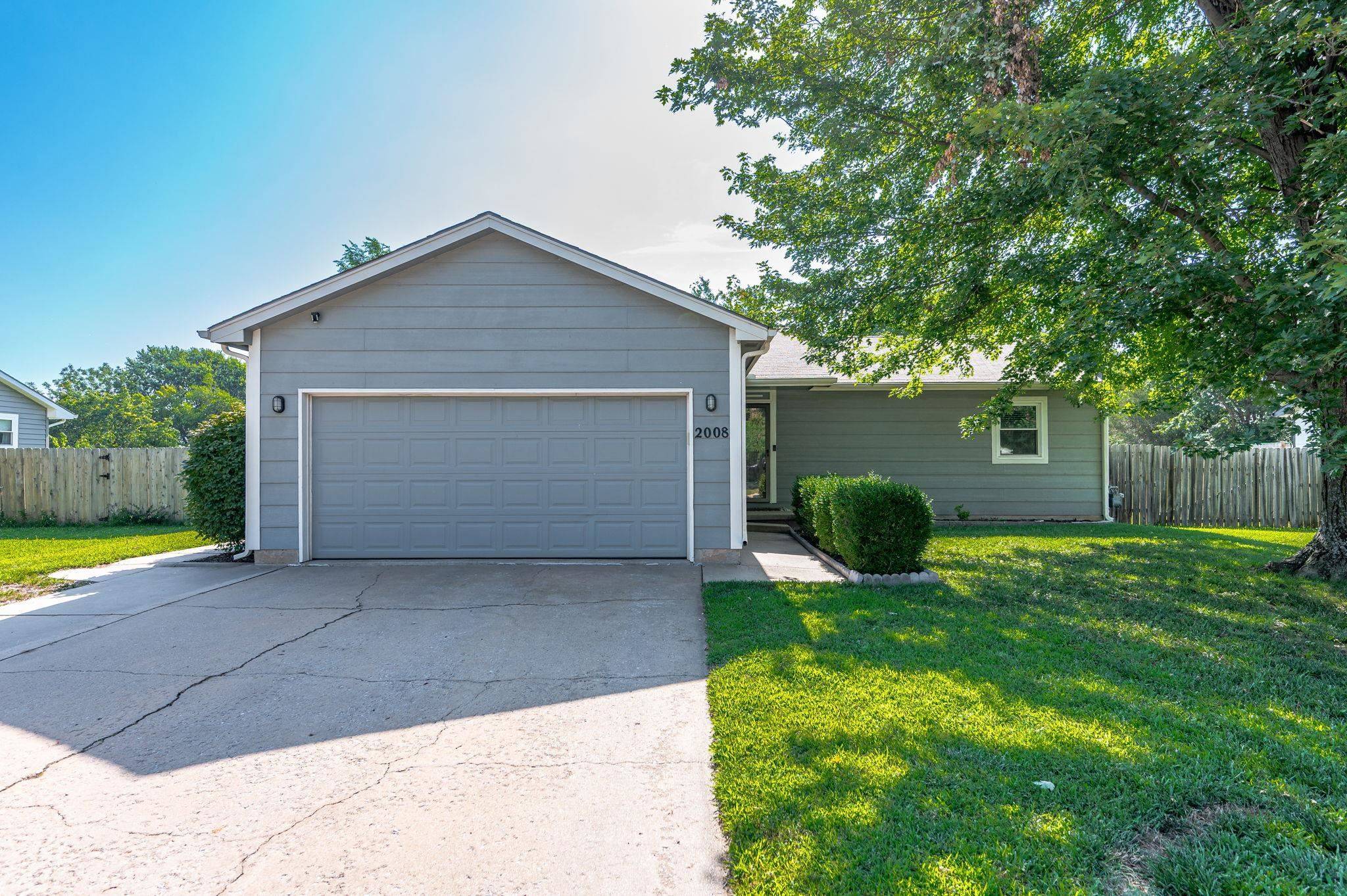 2008 N Pine Grove St, Wichita, KS 67212