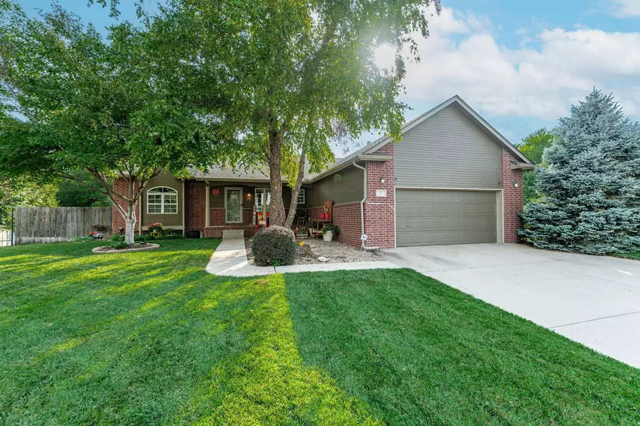 4551 N Rushwood Ct., Bel Aire, KS 67226