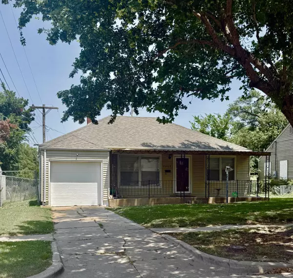 2062 N Volutsia Ave, Wichita, KS 67214