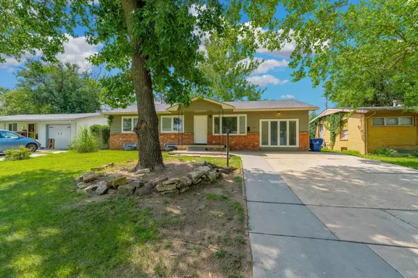1207 E Fortuna St, Wichita, KS 67216