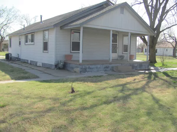 229 E Avenue E, South Hutchinson, KS 67505