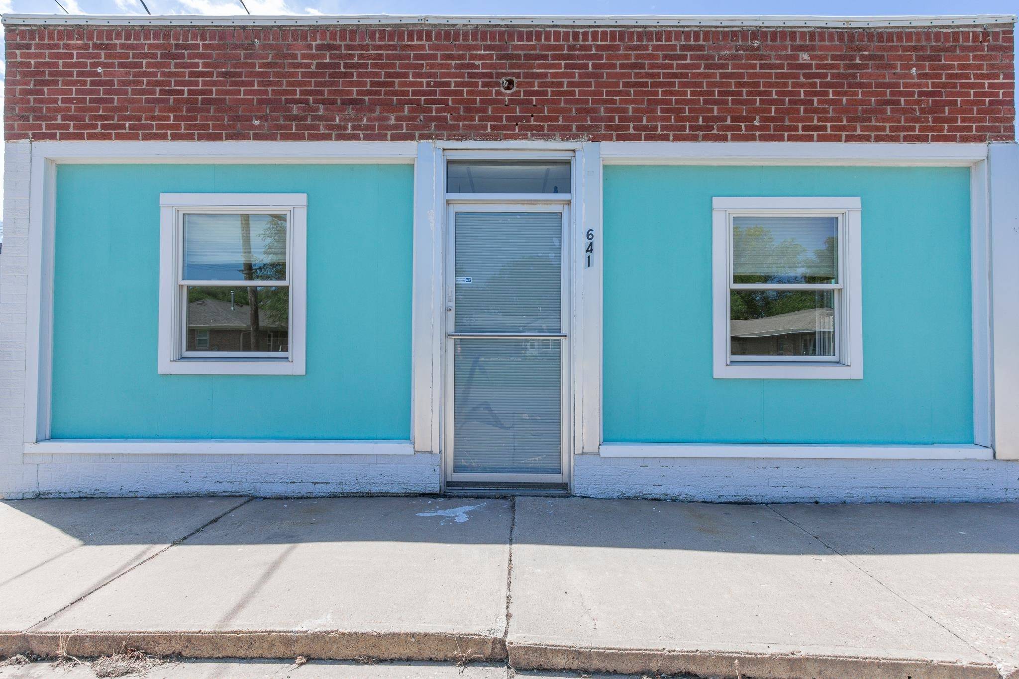 641 W Cloud St, Salina, KS 67401