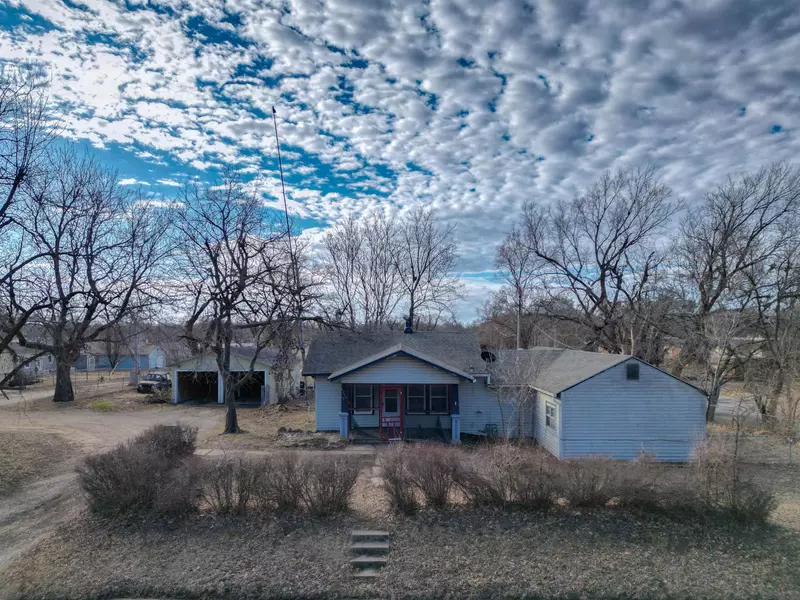 1219 W Kansas Ave, Arkansas City, KS 67005