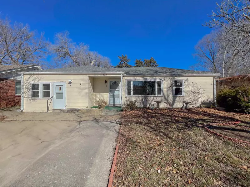 210 Stanley Dr, Arkansas City, KS 67005