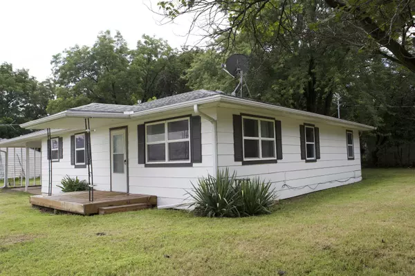 Douglass, KS 67039,213 S Poplar St