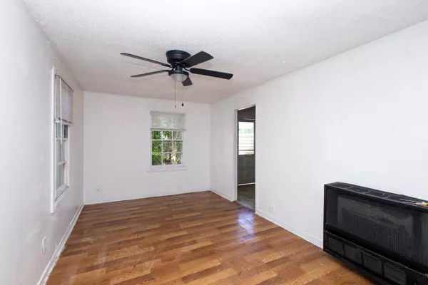 Wichita, KS 67210,3984 E Roseberry