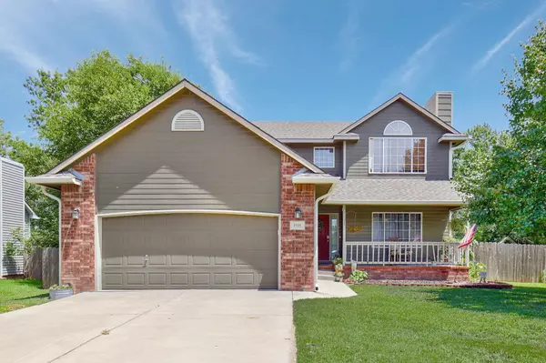 1918 N Pineview Dr, Andover, KS 67002