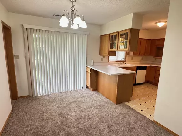 Augusta, KS 67010,940 N Lulu St