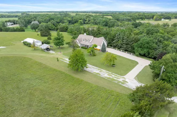 589 Quail Creek Rd, Peabody, KS 66866